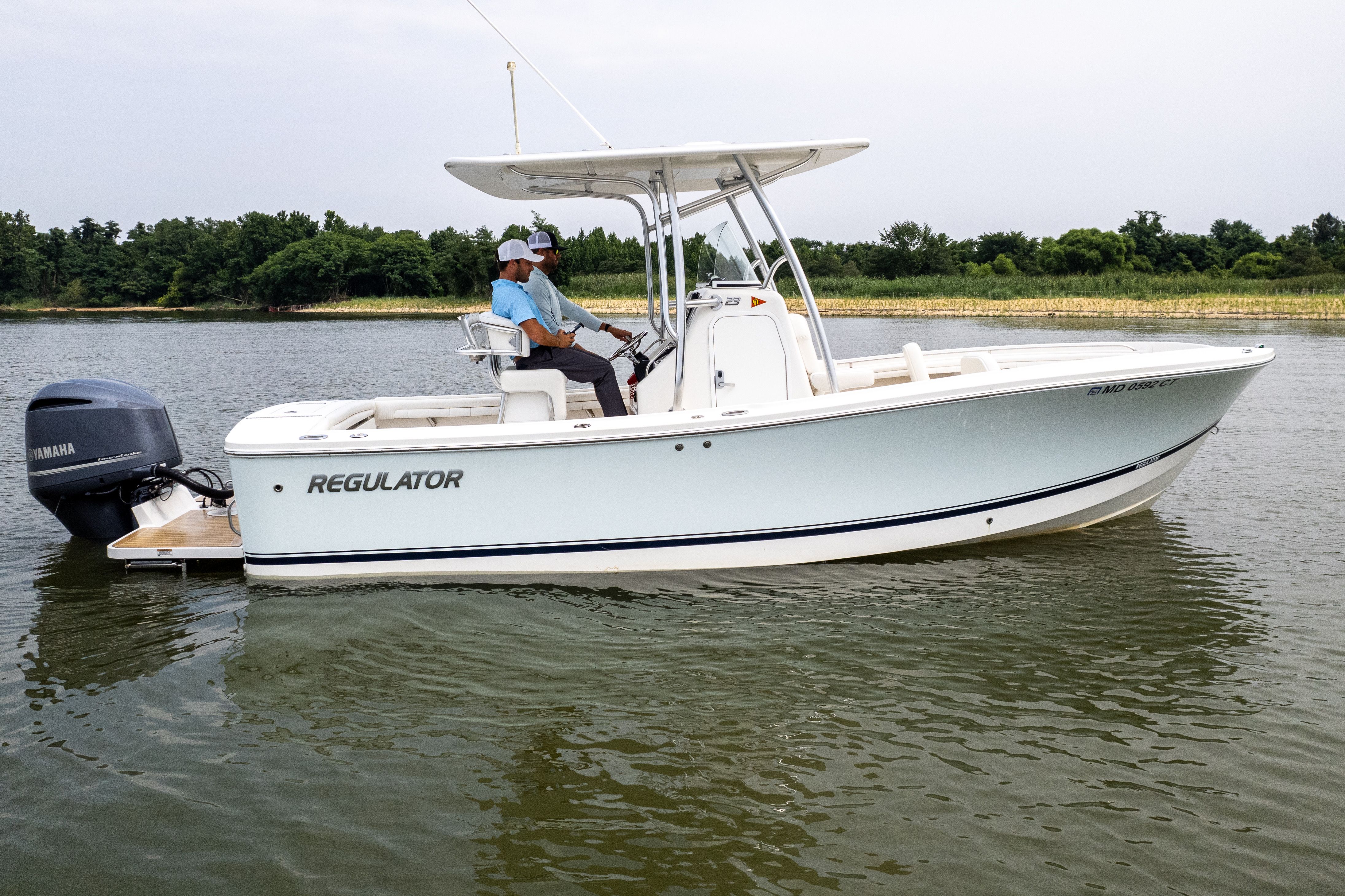 2019 Regulator 23 Forward Seating