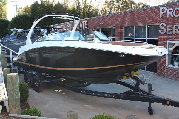 Four Winns HD8 2025 Four Winns HD8 boat on trailer outside dealership.