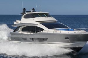 Hampton fly Luxurious 2014 Hampton Fly yacht cruising on open sea, showcasing sleek design and elegance.