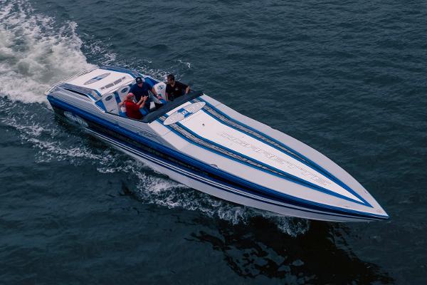 One Single Line Drawing Of Fast Speed Boat Sailing On The Sea