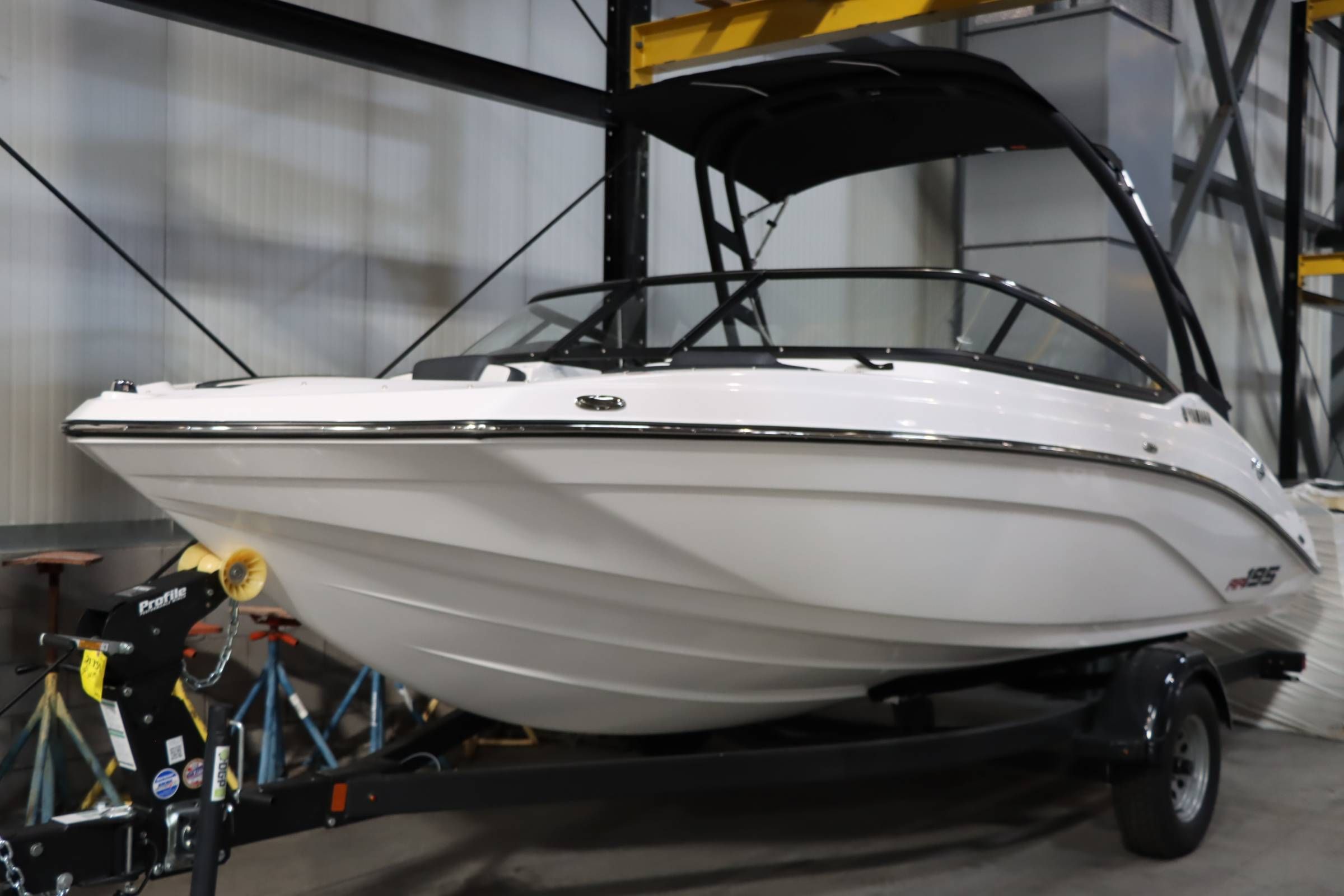 2025 Yamaha Boats AR195