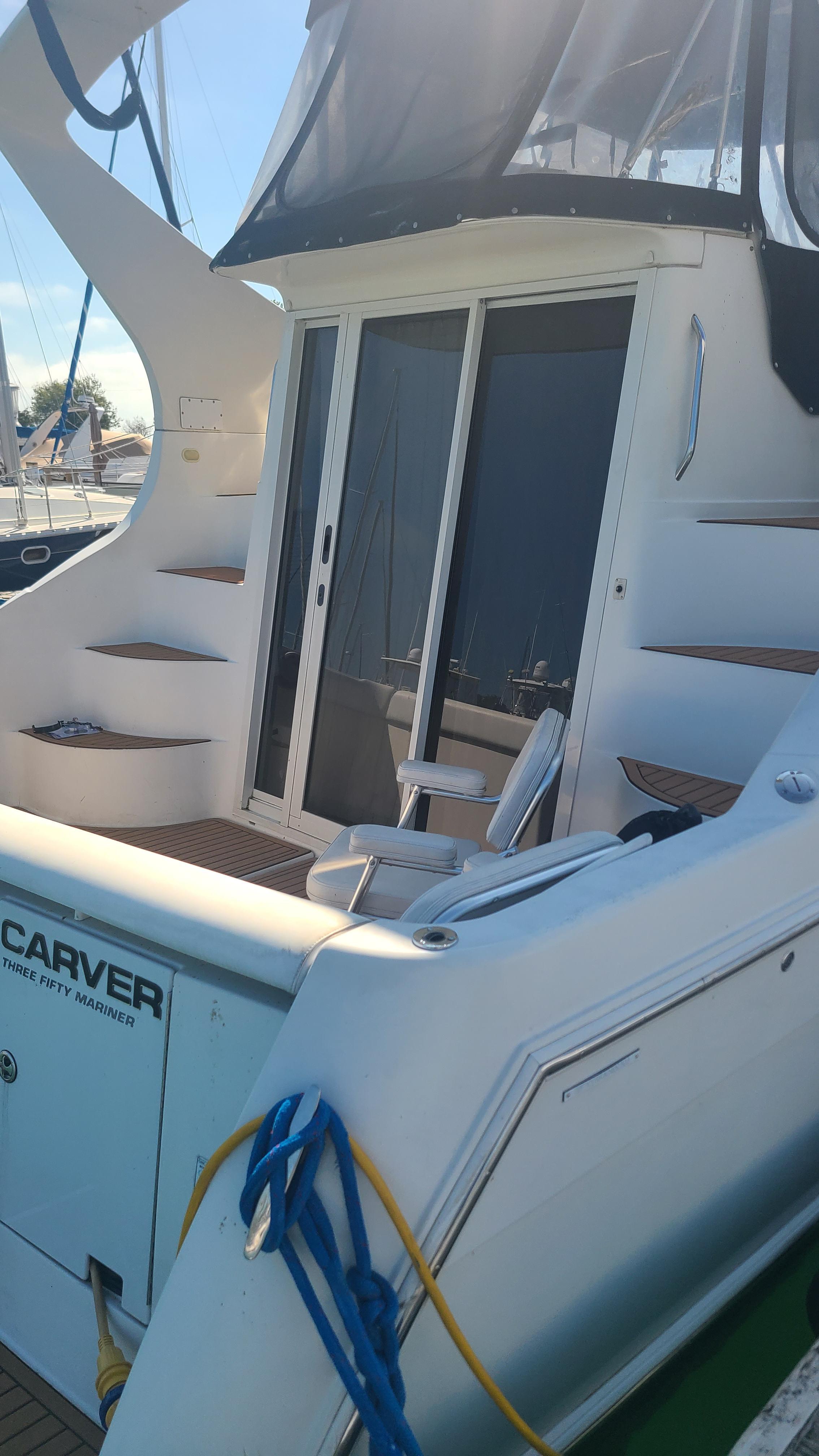 2003 Carver 350 Mariner