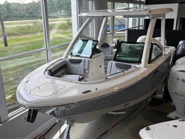 2025 Robalo R257
