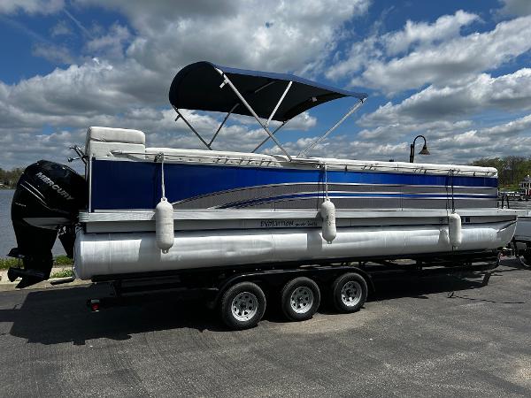 2005 Evolution 26 Tritoon