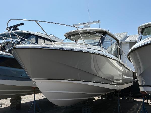 2025 Boston Whaler 325 Conquest