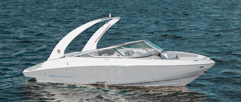 Regal 2000 ES 2025 Regal 2000 ES boat cruising on open water.