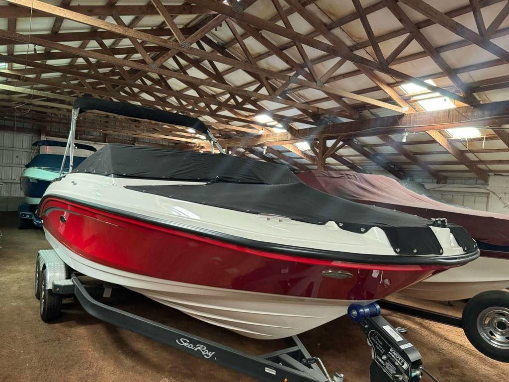 Sea Ray SPX 210