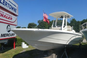2025 Boston Whaler 220 Dauntless