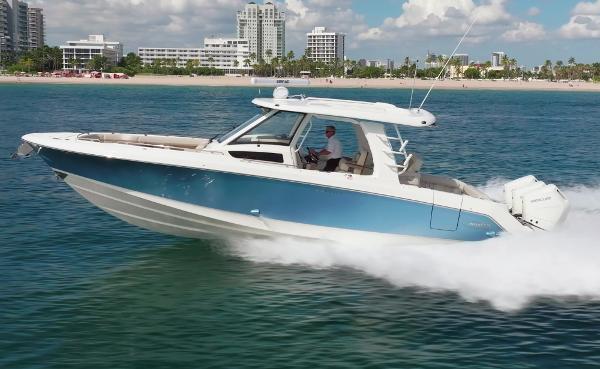 2024 Boston Whaler 350 Realm