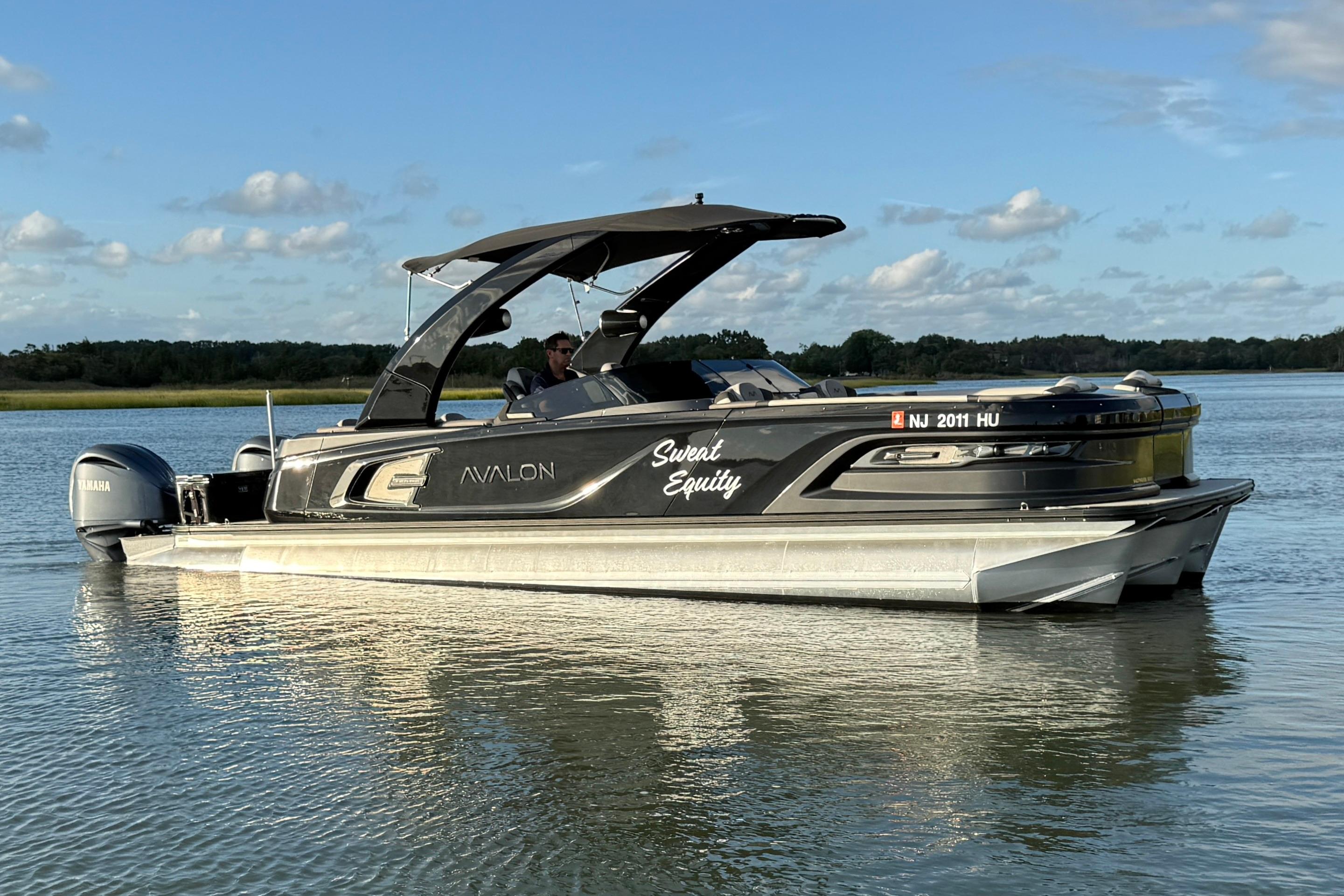 2025 Avalon Excalibur Quad Lounge Windshield