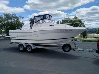 2015 Seaswirl Striper 220 WA
