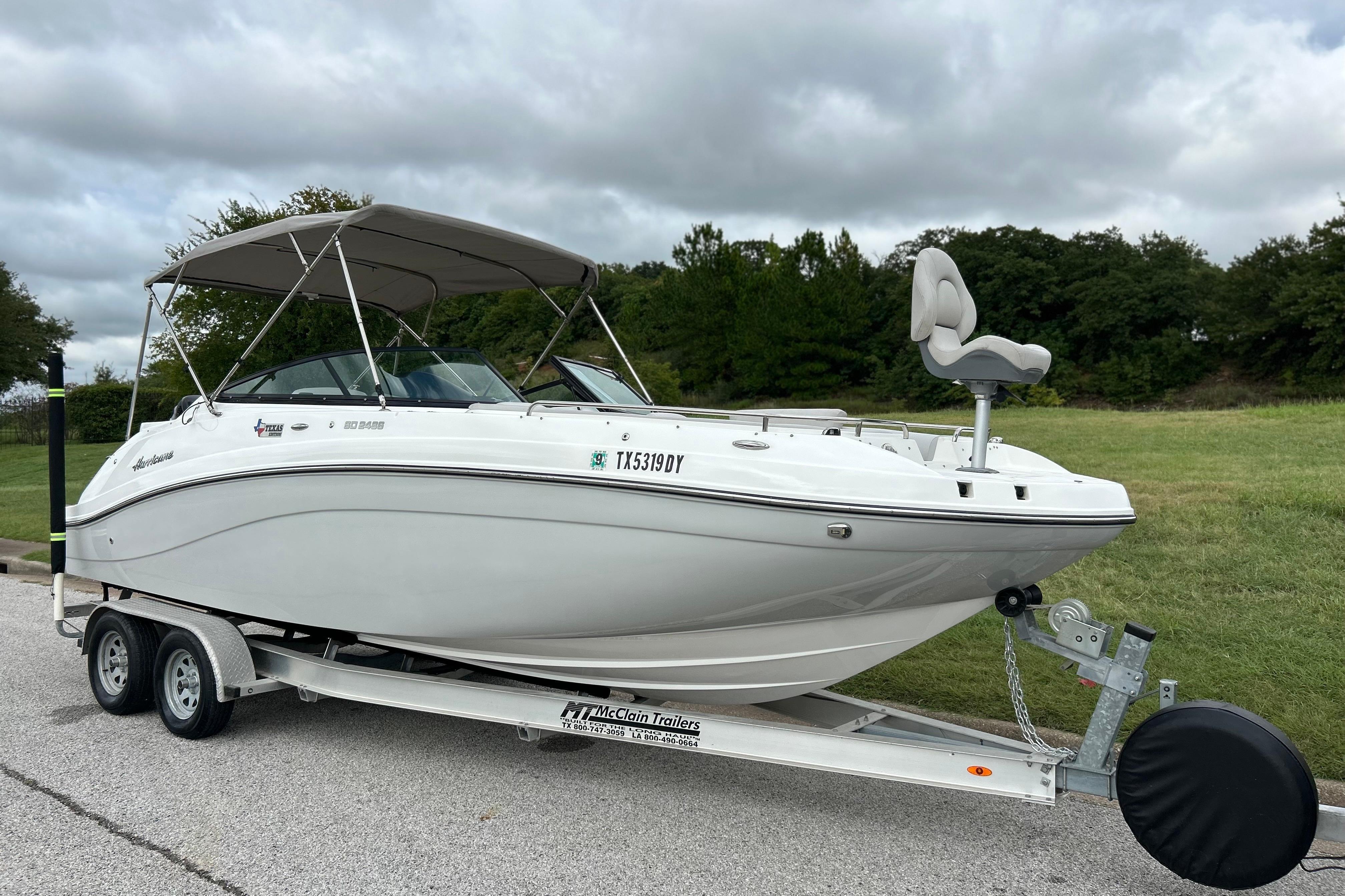 2017 Hurricane SunDeck 2486 OB