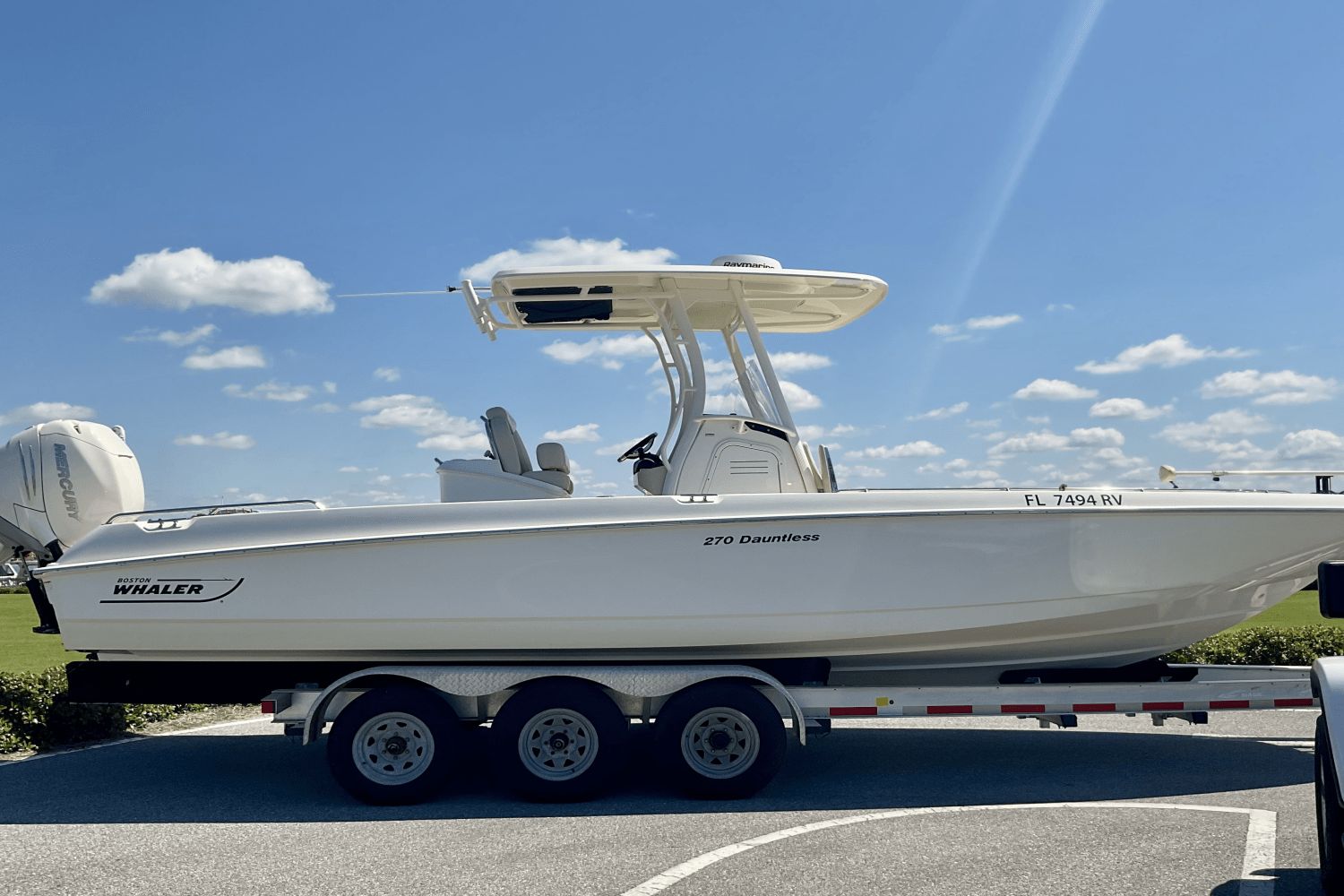 2019 Boston Whaler 270 Dauntless
