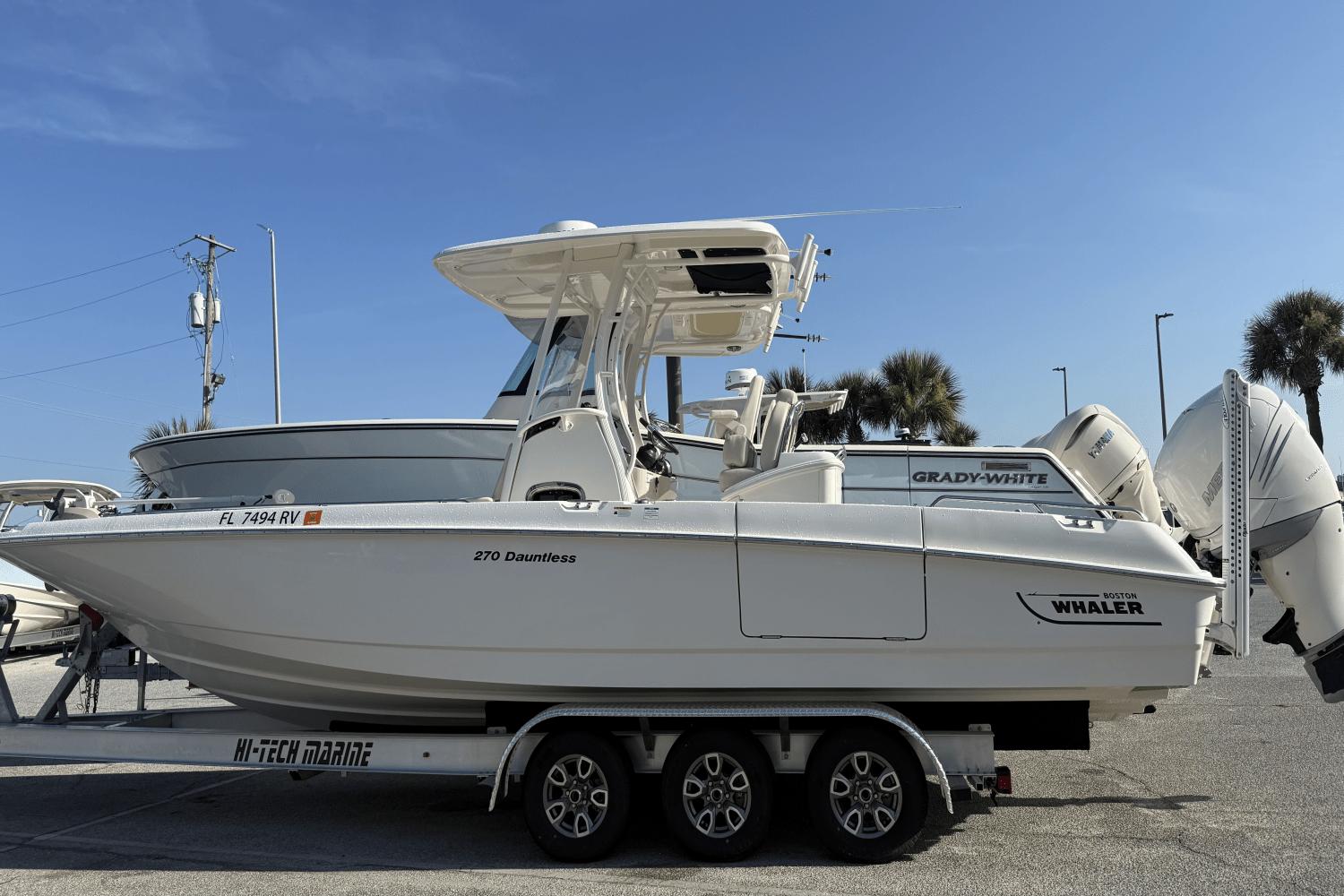 2019 Boston Whaler 270 Dauntless