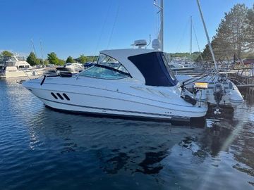 2012 Cruisers Yachts 350 Express