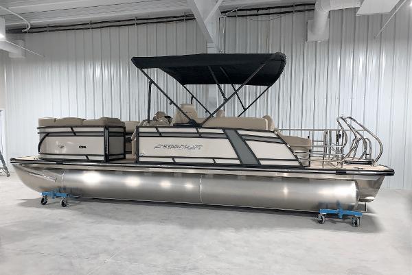 Starcraft SLS 3 Q DH 2024 Starcraft SLS 3 Q DH pontoon boat in a showroom.