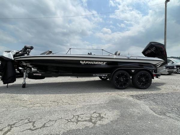 Phoenix 921 ELITE 2024 Phoenix 921 ELITE boat on a trailer, black exterior, parked outdoors.