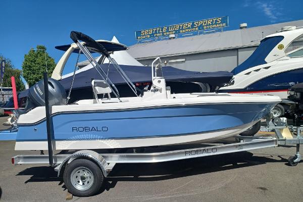 2026 Robalo R160 Center Console