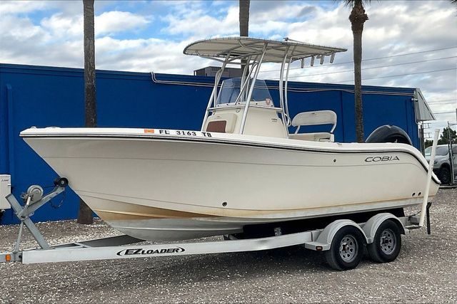 2022 Cobia 220 Center Console
