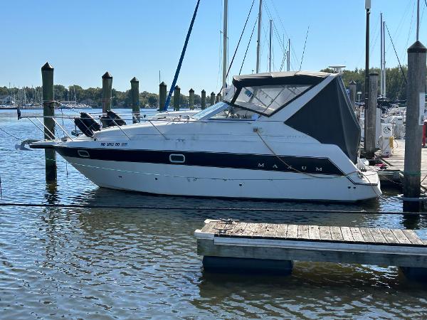 1993 Maxum 2700 SCR