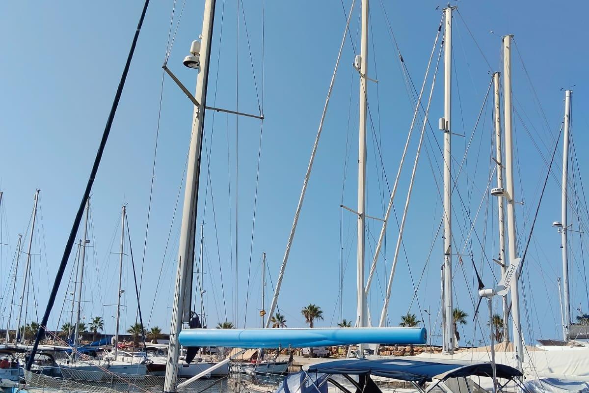 Hanse 531 Sailboats docked at marina, featuring a 2006 Hanse 531 under clear blue sky.