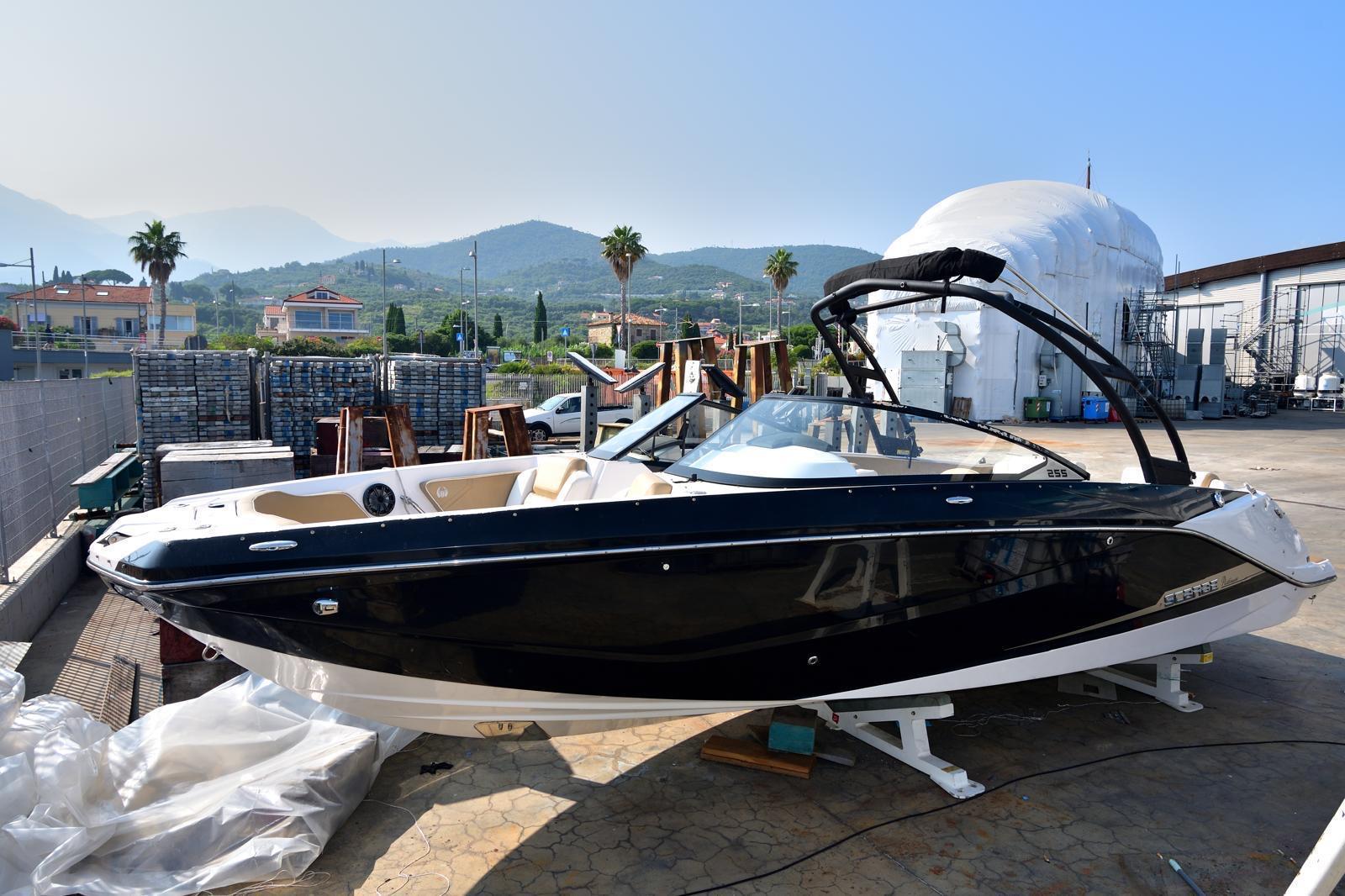 2016 Scarab 255 Platinum
