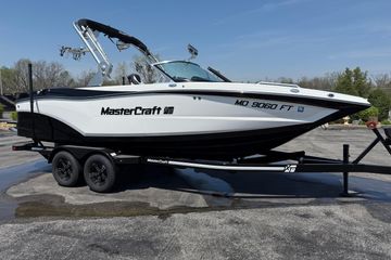 2019 MasterCraft XT22