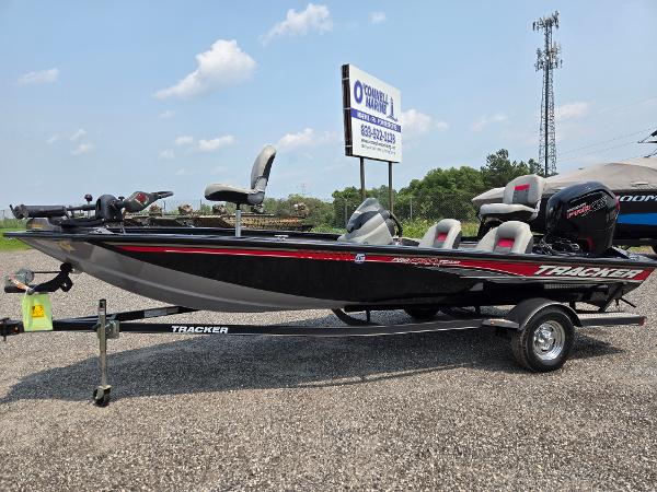 Tracker Pro Team 190 TX 2017 Tracker Pro Team 190 TX fishing boat on trailer, outdoor display.