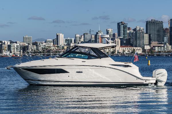 Sea Ray Sundancer 320 Outboard 2023 Sea Ray Sundancer 320 OB cruising near a city skyline.