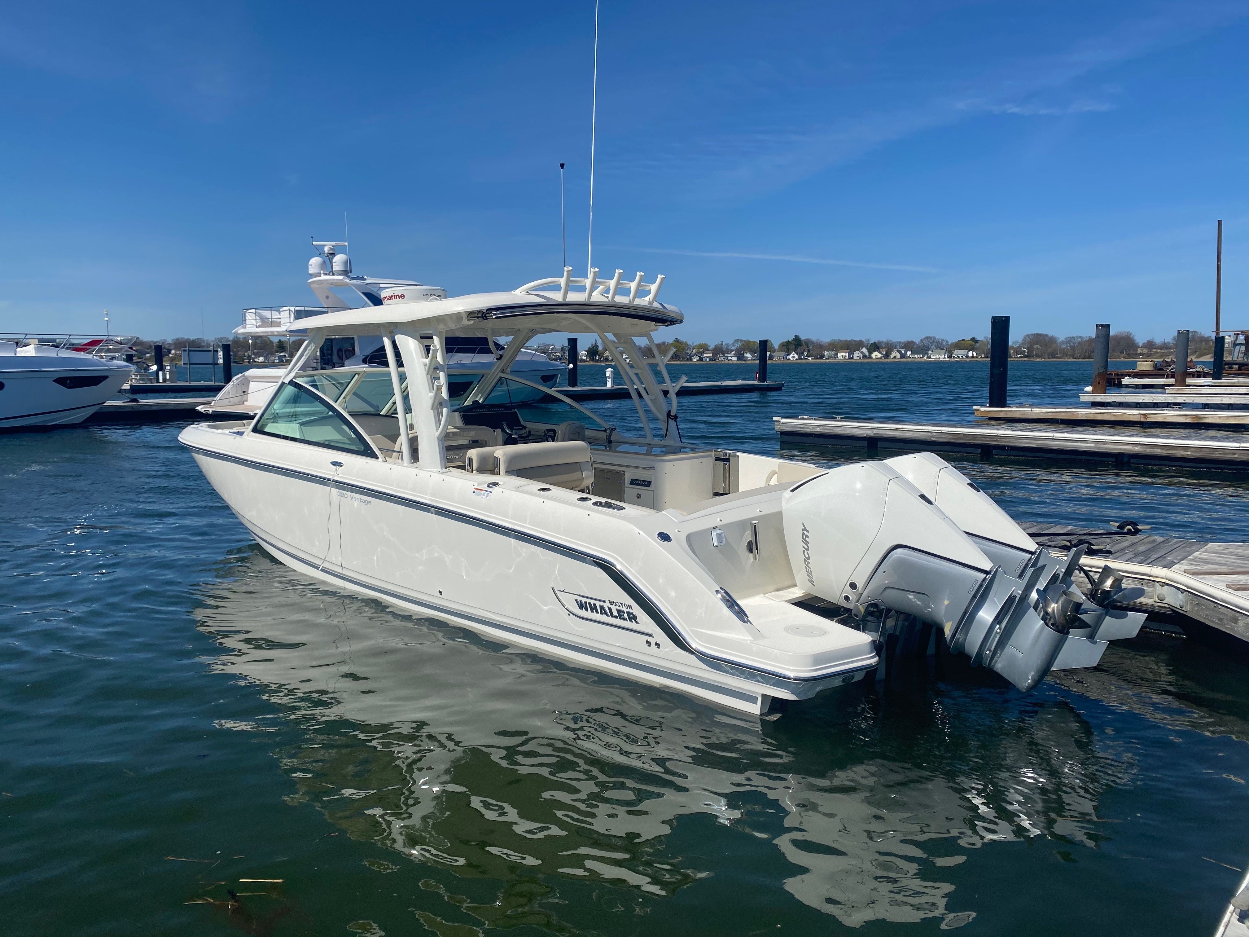 2020 Boston Whaler 320 Vantage