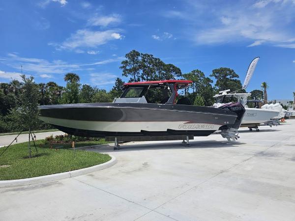 2025 Fountain 38 SCX