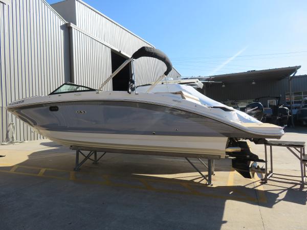 Sea Ray SDX 270 2019 Sea Ray SDX 270 boat displayed outdoors on a stand.