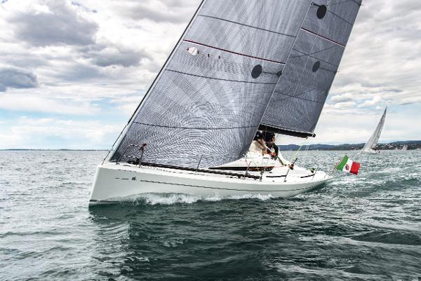 Italia Yachts 9.98