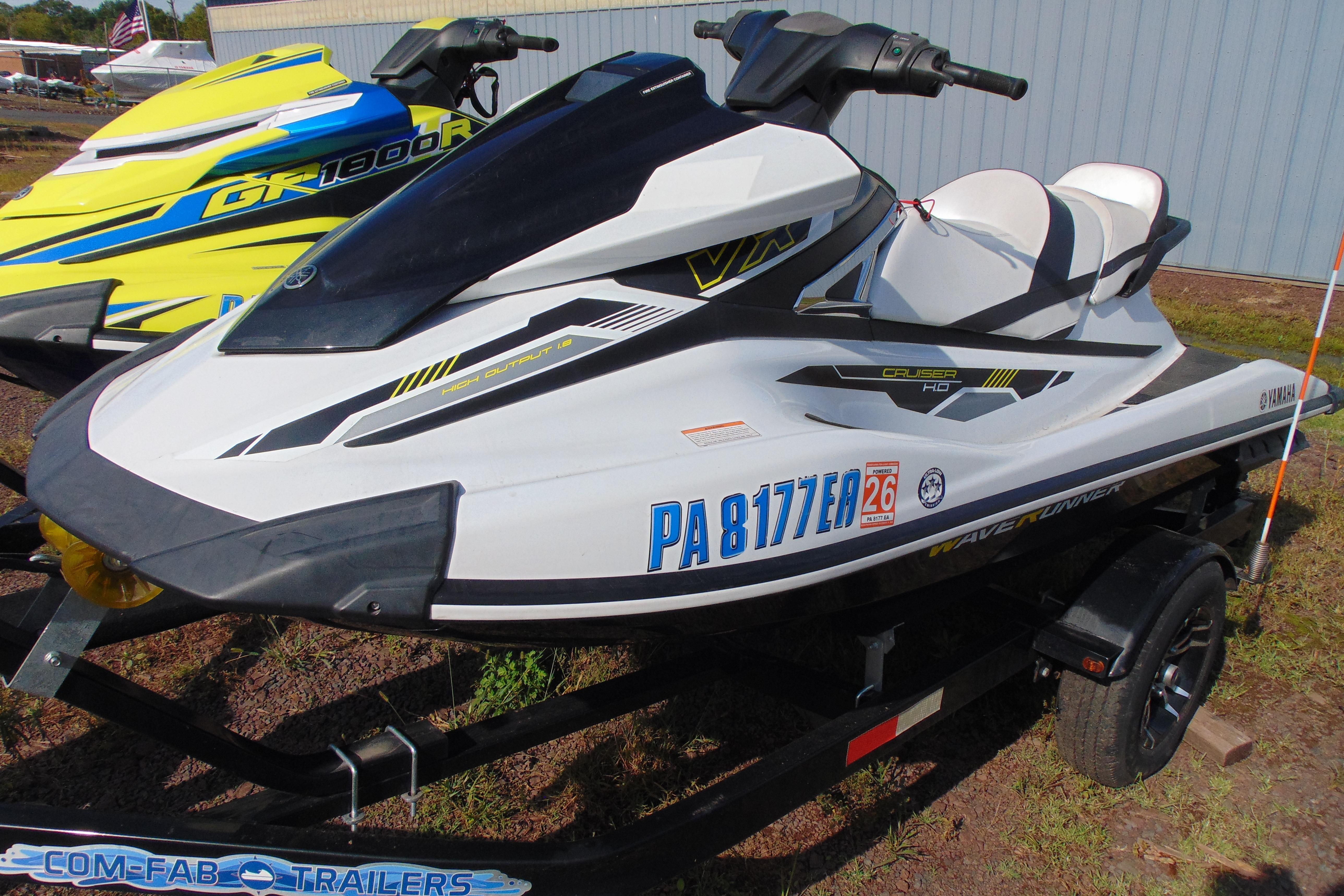 Yamaha WaveRunner VX Cruiser HO 2017 Yamaha WaveRunner VX Cruiser HO on trailer, parked outdoors.