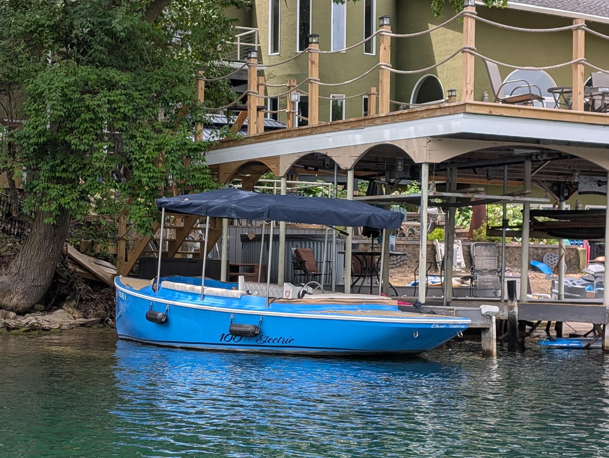2019 Vision Marine Technologies Fantail 217