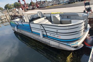 2023 Paradise Tritoon