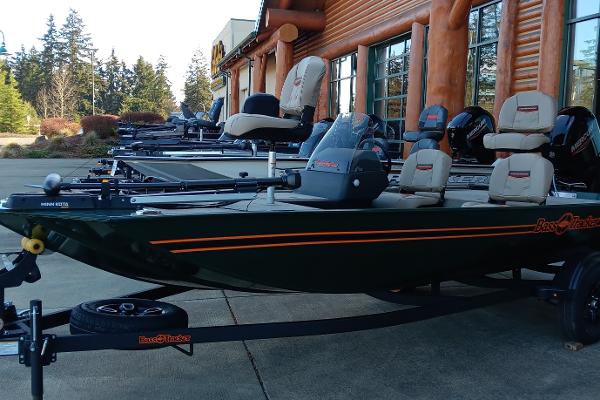 Tracker Bass Tracker Classic Limited 2025 Tracker Bass Tracker Classic Limited boat displayed outside a log cabin store.