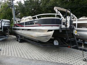 Sun Tracker Fishin' Barge 24 DLX