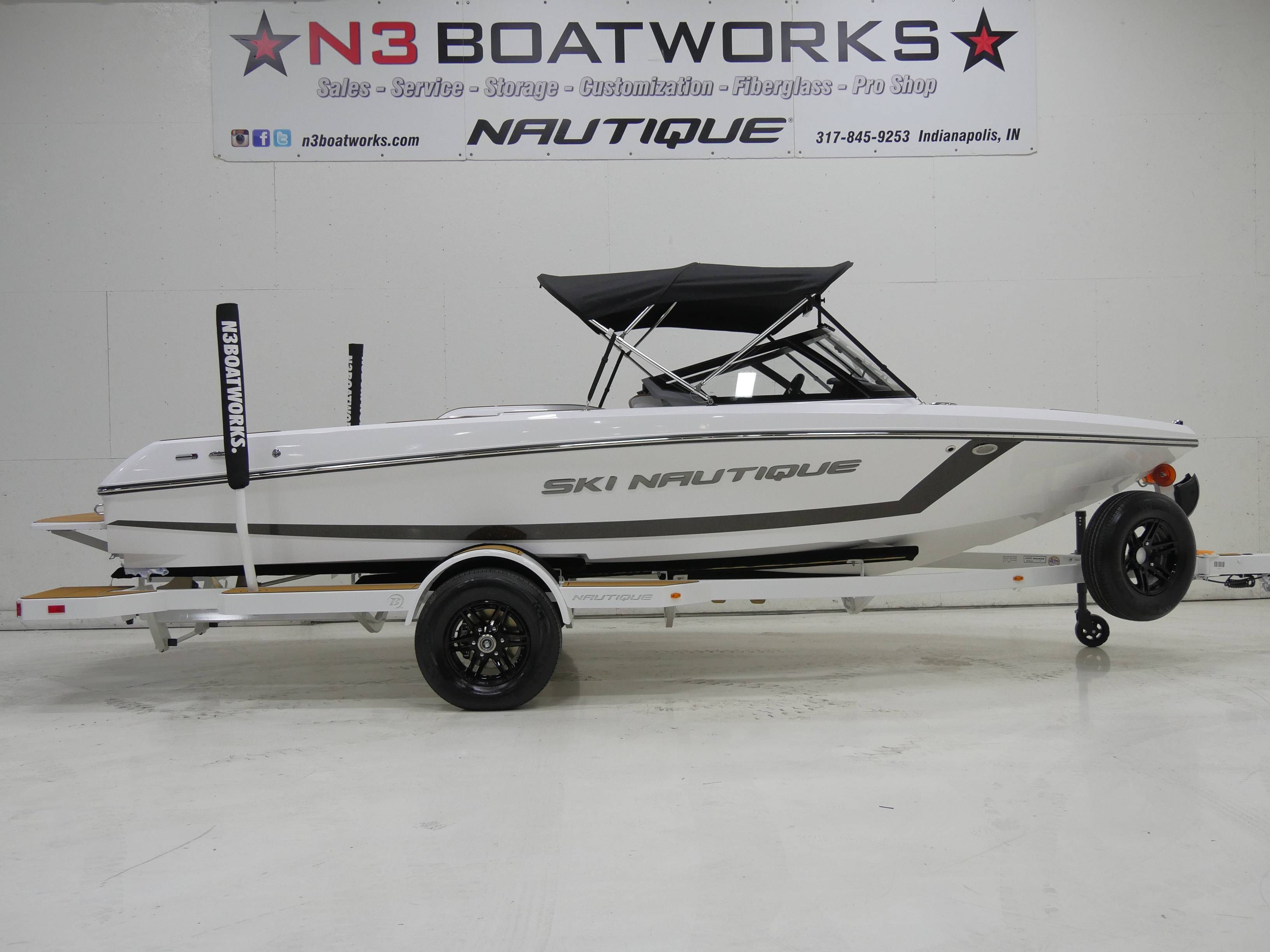 2025 Nautique 200