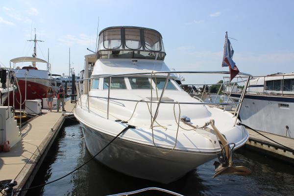 Sea Ray 420 Aft Cabin 1996 Sea Ray 420 Aft Cabin yacht docked at a marina.