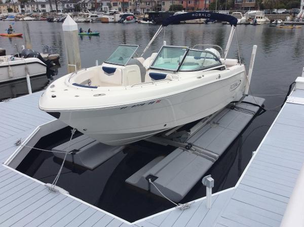 2021 Robalo R227 Dual Console