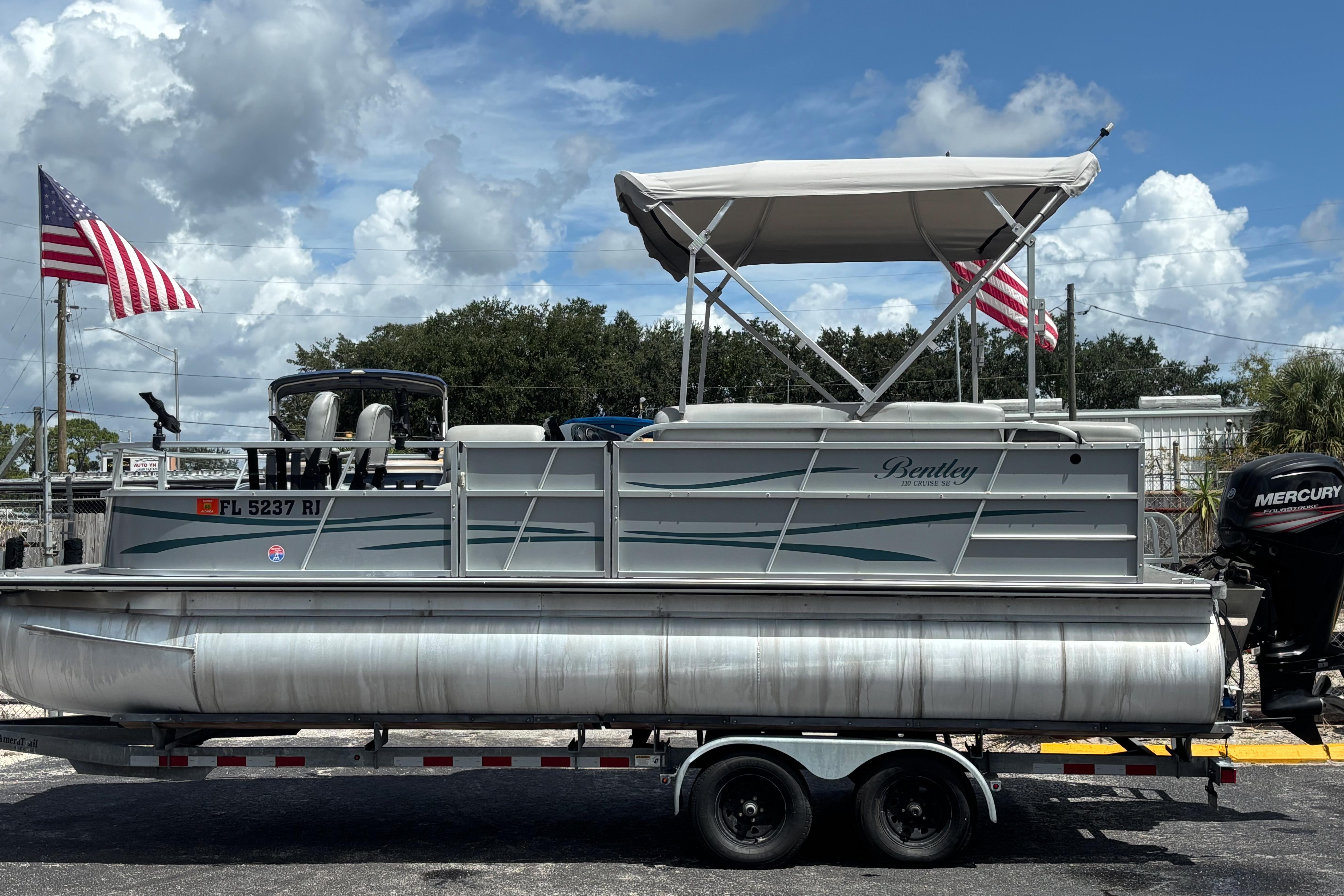 2016 Bentley Pontoons 220 Fish N Cruise