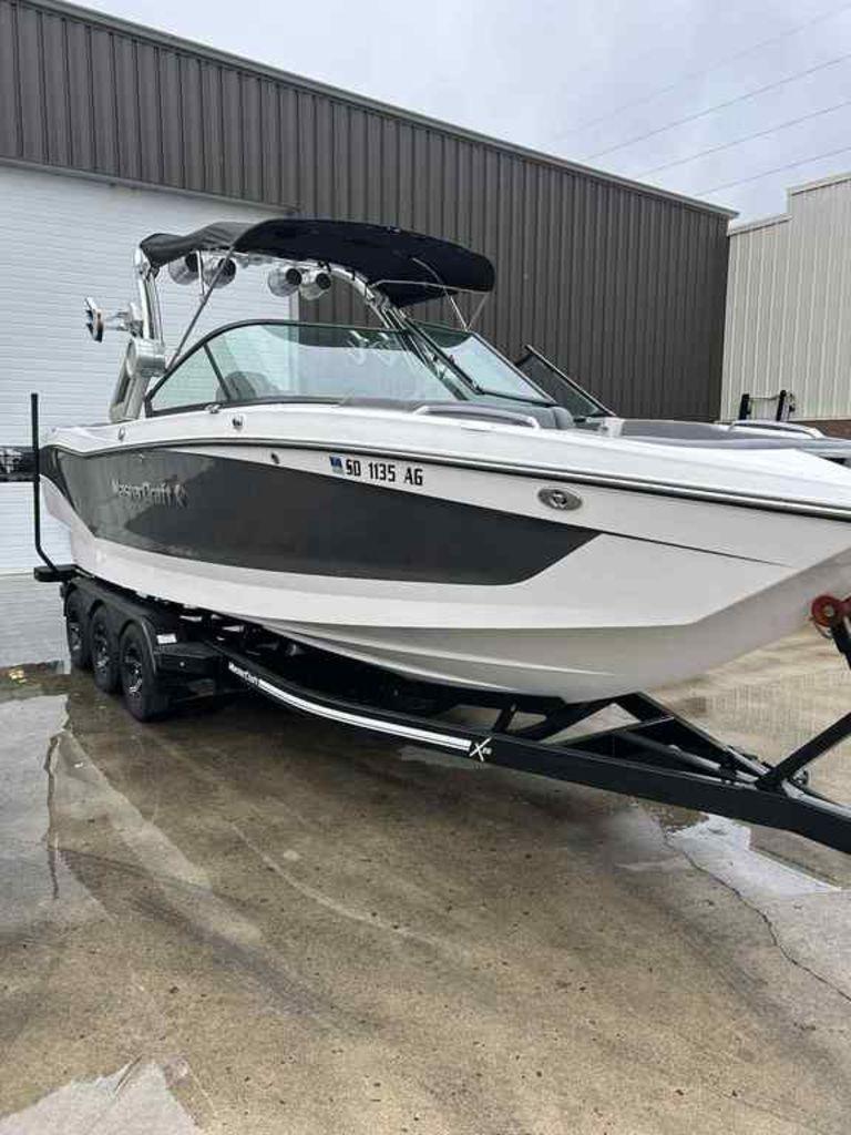 2022 MasterCraft X26