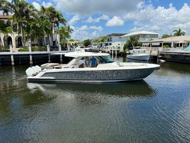 2021 Tiara Yachts 43 LS
