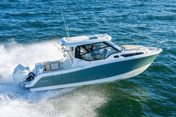 2025 Boston Whaler 325 Conquest