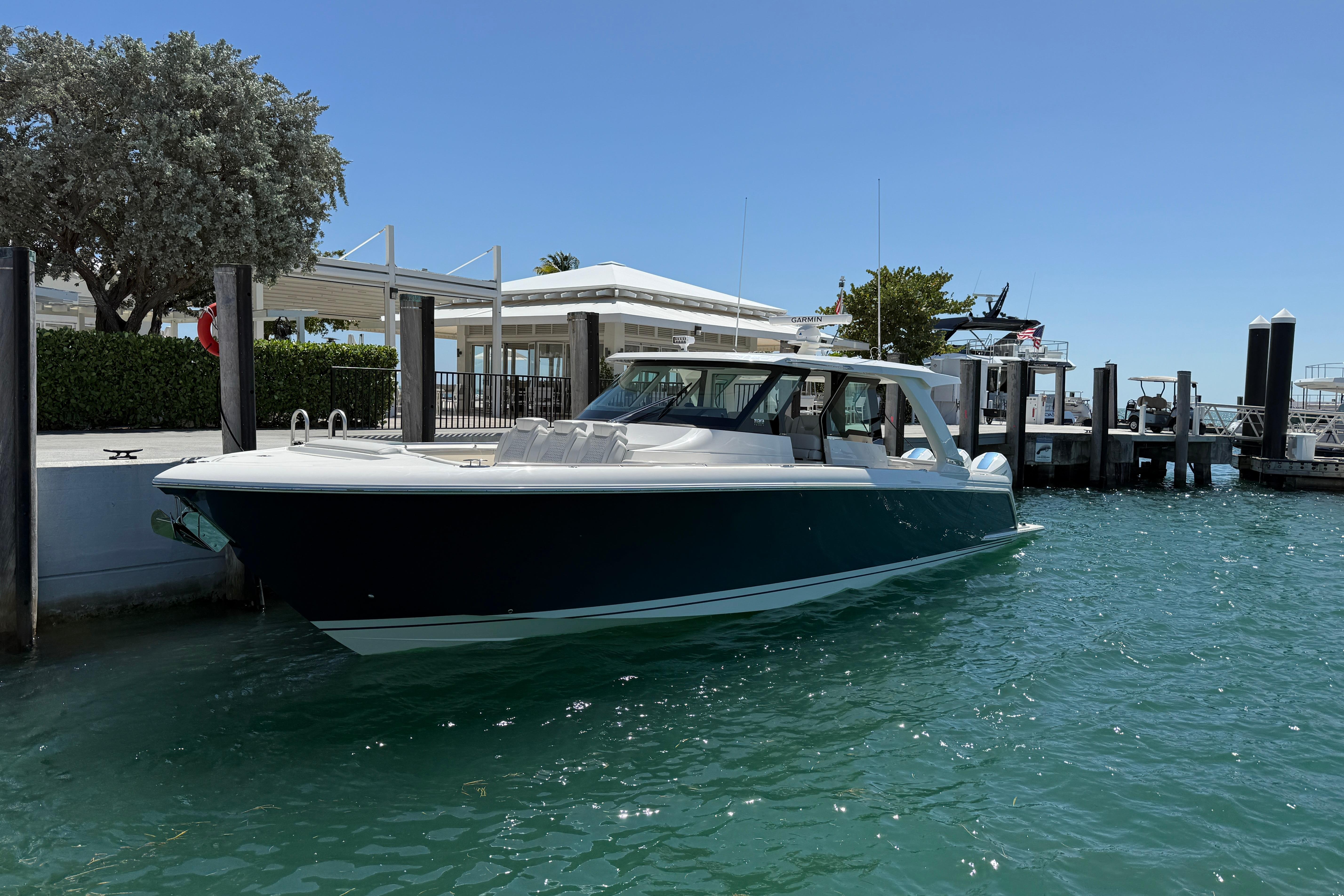 2025 Tiara Yachts 48 LS
