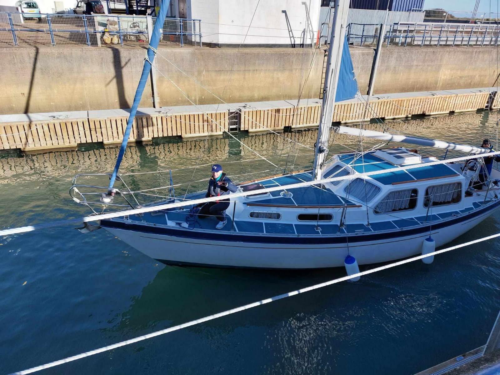 1990 Trident Voyager 35