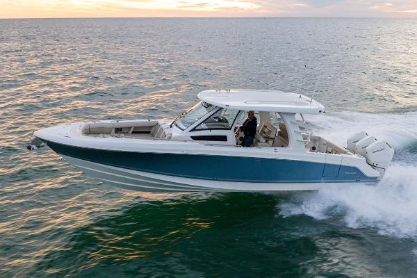 2025 Boston Whaler 350 Realm