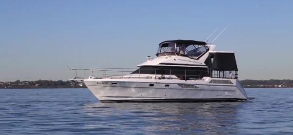 1990 Bayliner 4387 Aft cabin