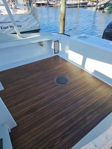 2022 Custom Express Cruiser